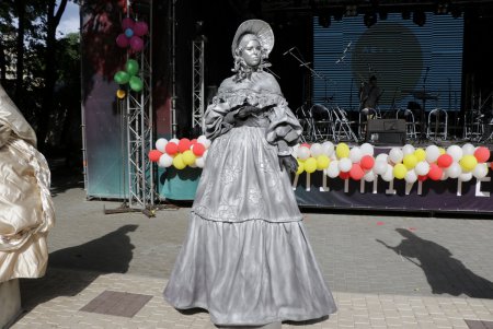 Международный фестиваль живых скульптур в Летнем театре (фоторепортаж)