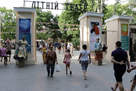 Международный фестиваль живых скульптур в Летнем театре (фоторепортаж)