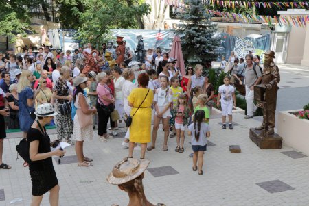 Международный фестиваль живых скульптур в Летнем театре (фоторепортаж)
