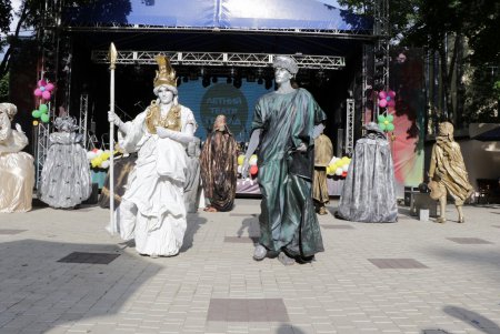 Международный фестиваль живых скульптур в Летнем театре (фоторепортаж)