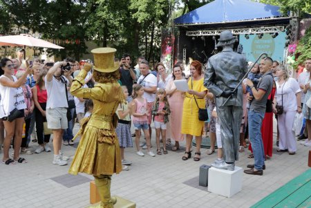 Международный фестиваль живых скульптур в Летнем театре (фоторепортаж)