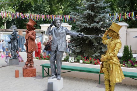 Международный фестиваль живых скульптур в Летнем театре (фоторепортаж)