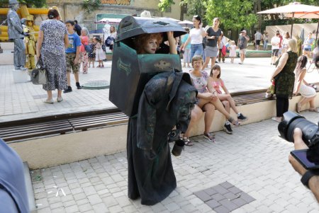 Международный фестиваль живых скульптур в Летнем театре (фоторепортаж)