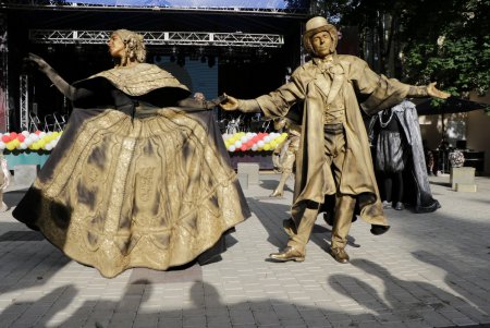 Международный фестиваль живых скульптур в Летнем театре (фоторепортаж)