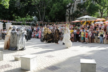 Международный фестиваль живых скульптур в Летнем театре (фоторепортаж)