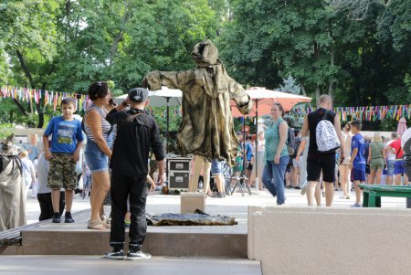 Международный фестиваль живых скульптур в Летнем театре (фоторепортаж)