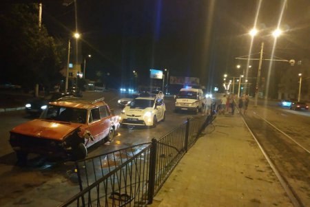 ДТП на 2-й станции Большого Фонтана: прохожие вытаскивали людей из перевернувшегося авто (фото, видео)