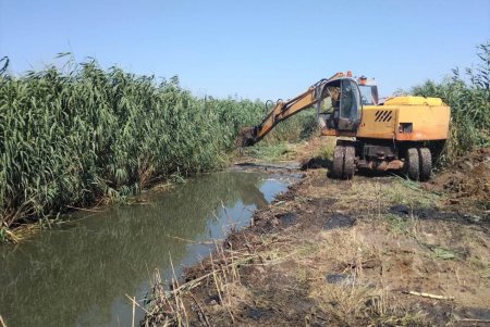 Ливни не страшны: в городе ведут профилактическую расчистку гидросооружений (фото)