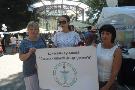 «Живи активно»: на фестивале в Горсаду бесплатно консультировали врачи и фитнес-инструкторы (фото)