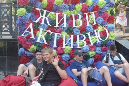 «Живи активно»: на фестивале в Горсаду бесплатно консультировали врачи и фитнес-инструкторы (фото)