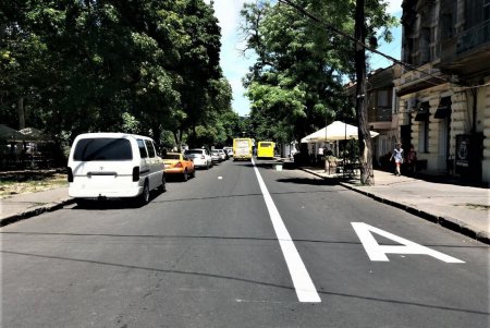 Дорожную разметку нанесли на Александровском проспекте (фото)