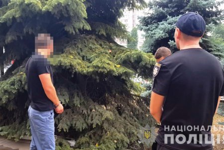Притворились полицейскими и ограбили: в Приморском районе напали на туристов (фото, видео)