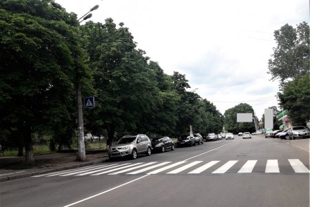 На Таирова освежили дорожную разметку (фото)