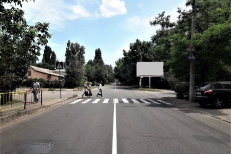 На Таирова освежили дорожную разметку (фото)