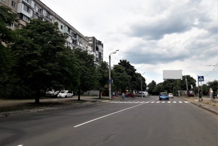 На Таирова освежили дорожную разметку (фото)