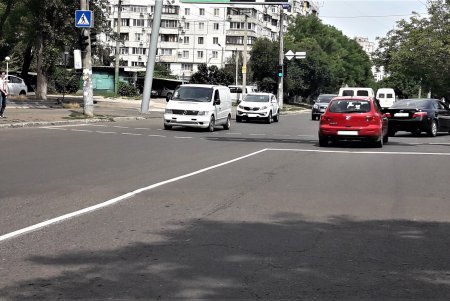 На Таирова освежили дорожную разметку (фото)
