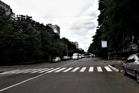 На Таирова освежили дорожную разметку (фото)