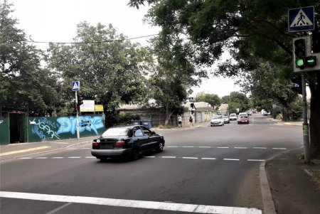 На Таирова освежили дорожную разметку (фото)