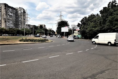 На Таирова освежили дорожную разметку (фото)
