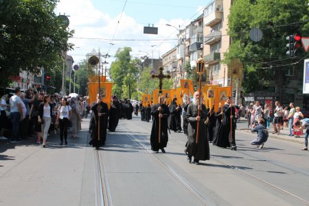Тысячи православных провели крестный ход в Одессе (фоторепортаж)