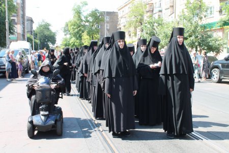Тысячи православных провели крестный ход в Одессе (фоторепортаж)
