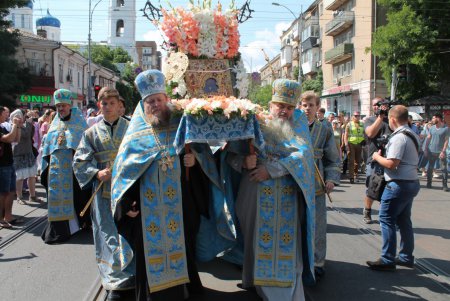 Тысячи православных провели крестный ход в Одессе (фоторепортаж)