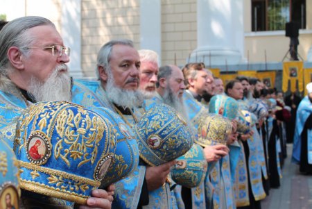 Тысячи православных провели крестный ход в Одессе (фоторепортаж)