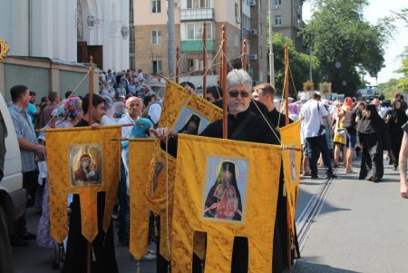 Тысячи православных провели крестный ход в Одессе (фоторепортаж)
