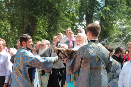 Тысячи православных провели крестный ход в Одессе (фоторепортаж)