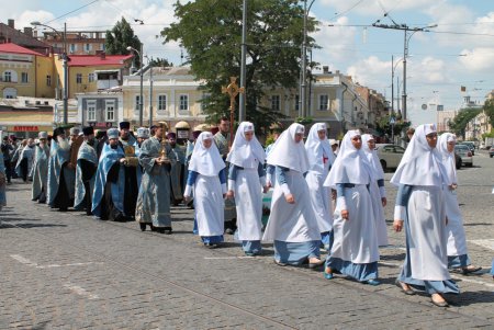 Тысячи православных провели крестный ход в Одессе (фоторепортаж)