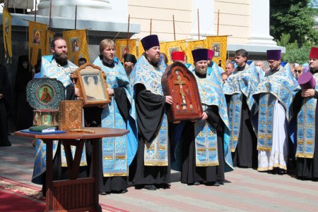 Тысячи православных провели крестный ход в Одессе (фоторепортаж)