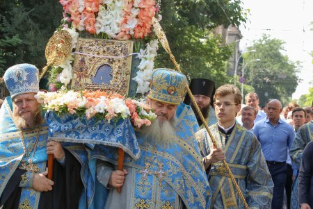Тысячи православных провели крестный ход в Одессе (фоторепортаж)