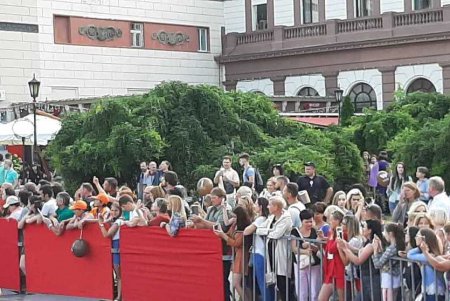 Звезды на красной дорожке: открытие Одесского кинофестиваля (фото)
