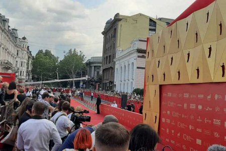 Звезды на красной дорожке: открытие Одесского кинофестиваля (фото)