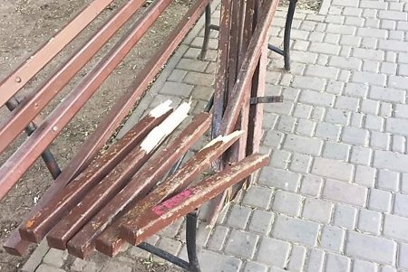 Участились случаи вандализма: хулиганы загрязняют одесские фонтаны и переворачивают урны (фото)