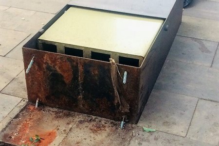 Участились случаи вандализма: хулиганы загрязняют одесские фонтаны и переворачивают урны (фото)