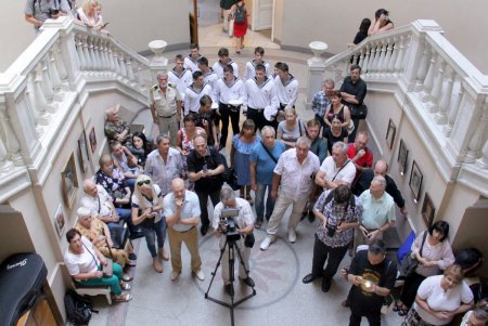 В Литературном музее представили картины известного одесского художника (фоторепортаж)