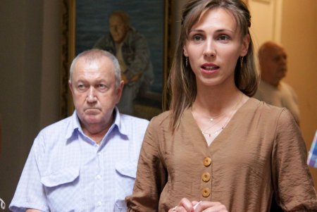 В Литературном музее представили картины известного одесского художника (фоторепортаж)