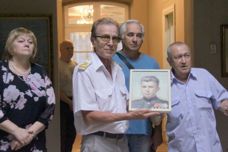 В Литературном музее представили картины известного одесского художника (фоторепортаж)