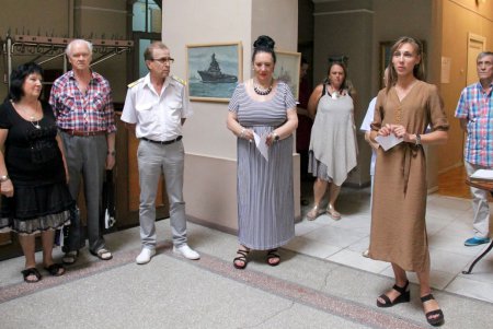 В Литературном музее представили картины известного одесского художника (фоторепортаж)