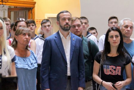 В Литературном музее представили картины известного одесского художника (фоторепортаж)
