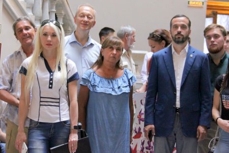 В Литературном музее представили картины известного одесского художника (фоторепортаж)
