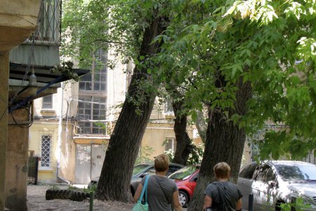 Двор с одиннадцатью выходами (фоторепортаж)
