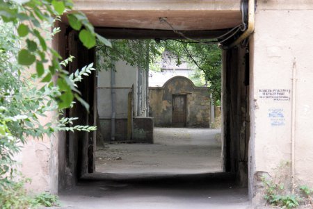 Двор с одиннадцатью выходами (фоторепортаж)