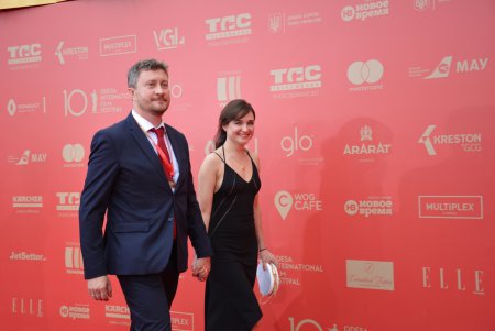 Закрытие юбилейного ОМКФ: звезды прошлись по красной дорожке (фоторепортаж)