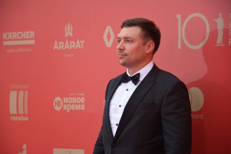 Закрытие юбилейного ОМКФ: звезды прошлись по красной дорожке (фоторепортаж)