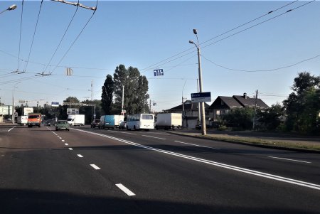 Дорожную разметку обновляют на улице Михаила Грушевского (фото)