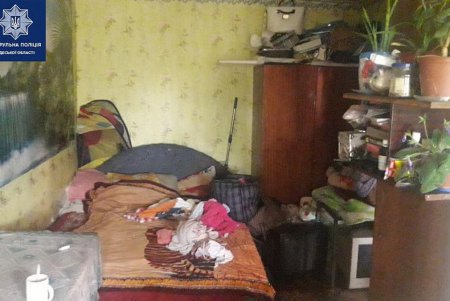 Патрульные спасли от голода и смерти четверых брошенных детей в Малиновском районе (фото)