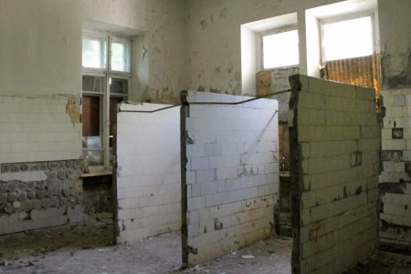 «Замок Монстров»: волонтеры привели в порядок территорию дачи Анатры (фоторепортаж)
