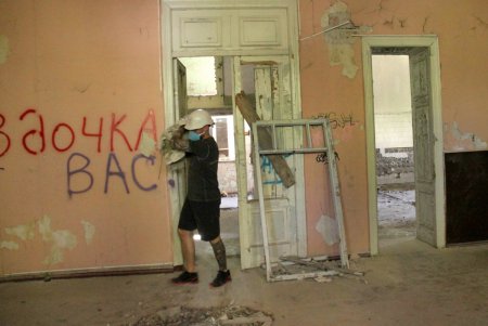 «Замок Монстров»: волонтеры привели в порядок территорию дачи Анатры (фоторепортаж)